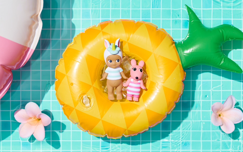 Summer Vacation: Sun-Kissed Style - Collector Desk Display